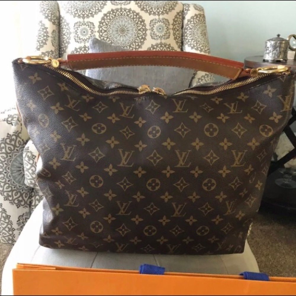 SOLD Louis Vuitton Discontinued Sully MM Hobo - Picture 2 of 8
